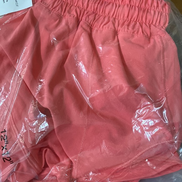 Lululemon Hotty Hot Shorts LR 2.5” * Raspberry Cream Size 4